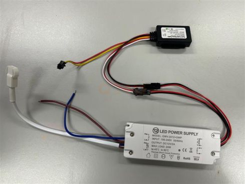 Driver LED 12V 2A 24W con interruptor táctil y salida 230V para calefacción de espejos – Modelo GWV-2412+GWP